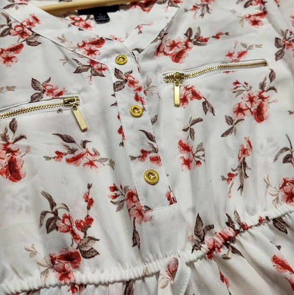 J for Justify floral blouse - Picture 3 of 9